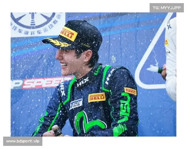 王一博驾驶85号赛车出发 准备在赛场上展现无限速度与激情