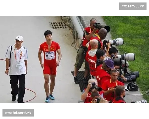 博尔特上演精彩帽子戏法震撼全场技惊四座成为赛场最耀眼明星 博尔特上演精彩帽子戏法震撼全场技惊四座成为赛场最耀眼明星