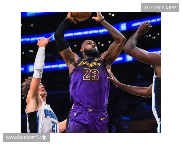 37岁老詹鏖战37分钟关键时刻再献封天大帽震撼全联盟球迷沸腾 37岁老詹鏖战37分钟关键时刻再献封天大帽震撼全联盟球迷沸腾