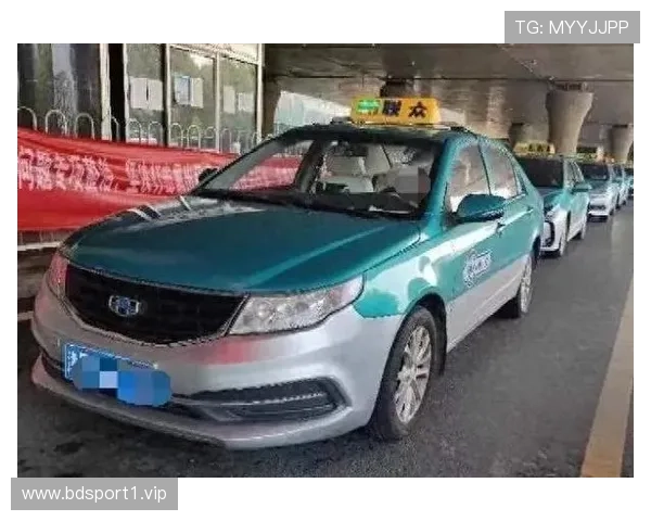 多数出租车司机自称足球迷却在关键比赛时段仍以工作为首要任务事 多数出租车司机自称足球迷却在关键比赛时段仍以工作为首要任务事